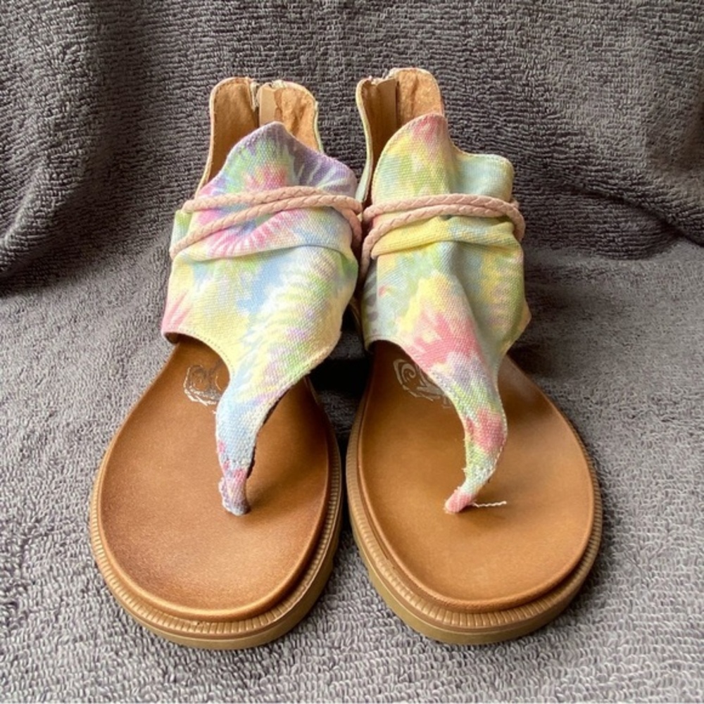 Very G Sandal’s Shoes Women’s Size 6 Flats Blue Yellow Pink Print Back Zip - Picture 2 of 10